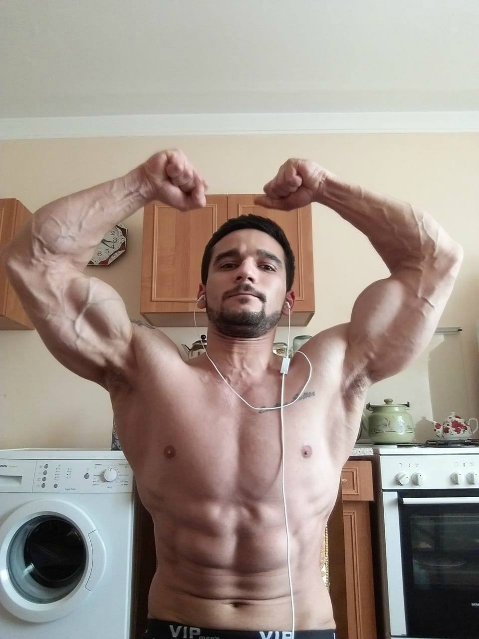 Bakıda fitnes müəllimi zalda dünyasını dəyişdi - FOTO