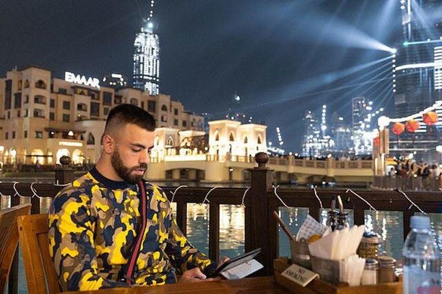 Özü ilə birlikdə dünyanı gəzəcək adama 36 min dollar maaş təklif edən gənc milyoner - FOTO