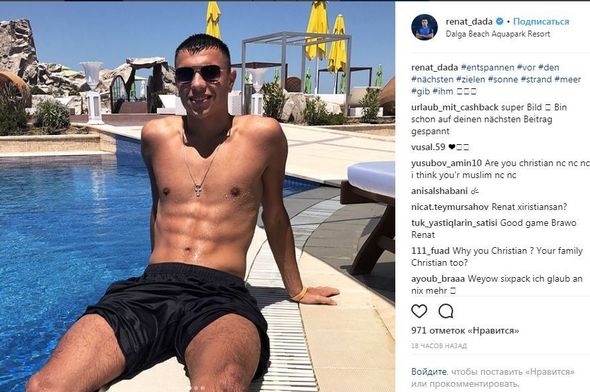 Azərbaycanlı futbolçu erməni ilə dostdur, saçlarını birgə kəsdirir - FOTO
