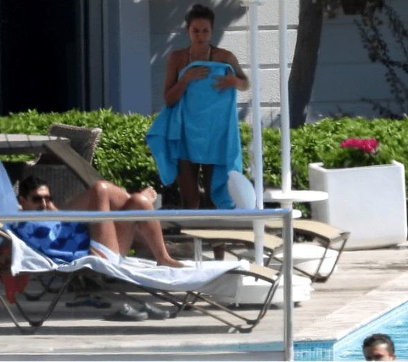 Demet Özdemirdən maraqlı addım - Sevgililəri ilə bağlı məlumatları “yox edir” - FOTO