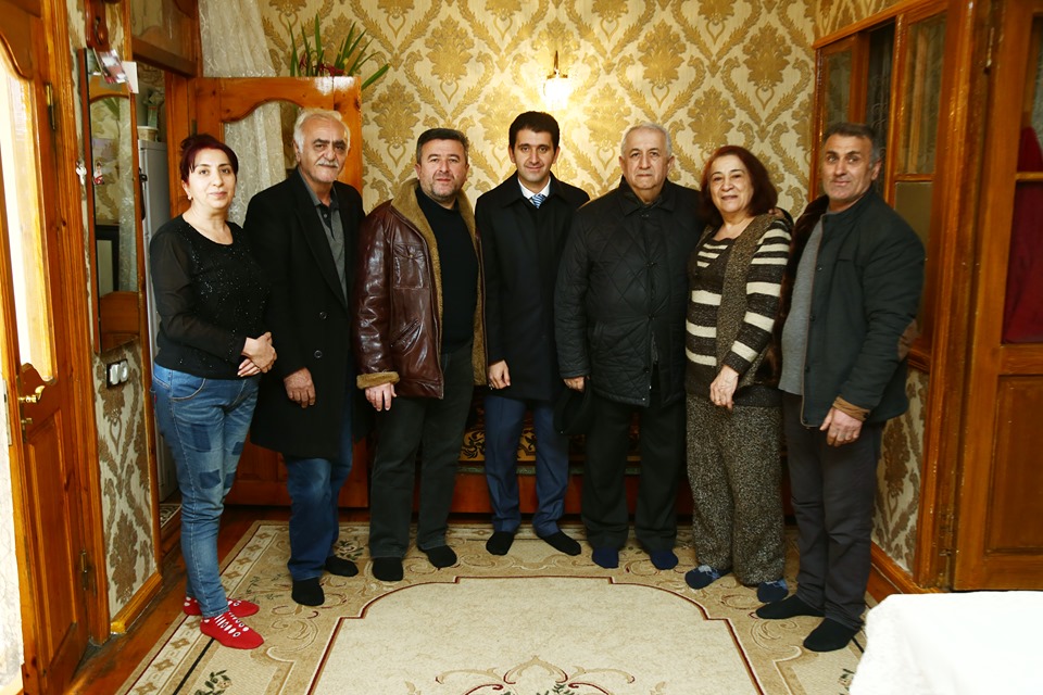 38 saylı dairənin seçiciləri: "Birmənalı olaraq Naqif Həmzəyevə səs verəcəyik"