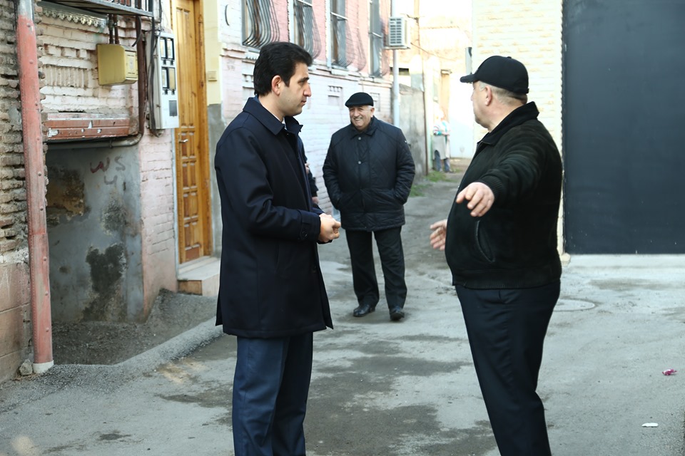 38 saylı dairənin seçiciləri: "Birmənalı olaraq Naqif Həmzəyevə səs verəcəyik"