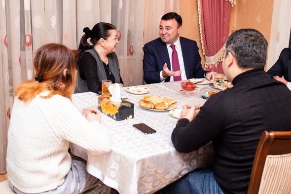 Elnur Allahverdiyev təşviqat çərçivəsində Xalq artistinin qonağı oldu - FOTO