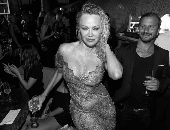 “Playboy” ulduzu beşinci dəfə ərə gedib - FOTO
