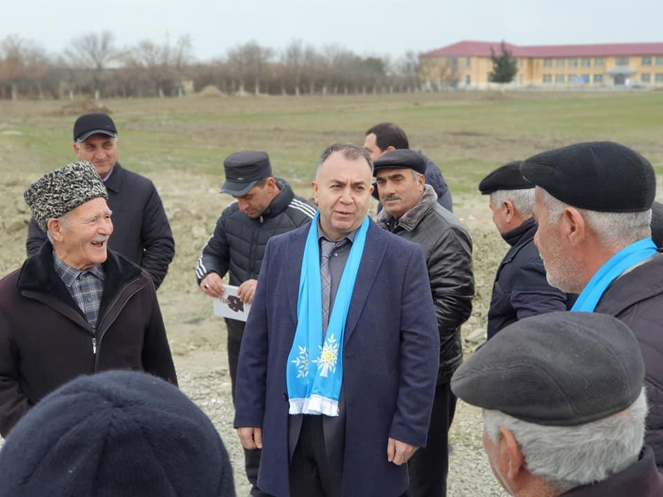 90 yaşlı ağsaqqal YAP-ın namizədi ilə görüşə velosipedlə gəldi - FOTO