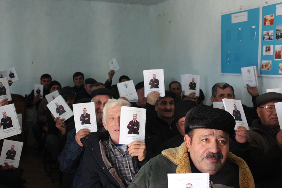 90 yaşlı ağsaqqal YAP-ın namizədi ilə görüşə velosipedlə gəldi - FOTO