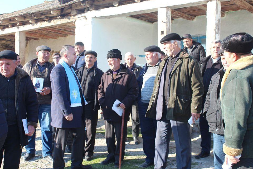 90 yaşlı ağsaqqal YAP-ın namizədi ilə görüşə velosipedlə gəldi - FOTO