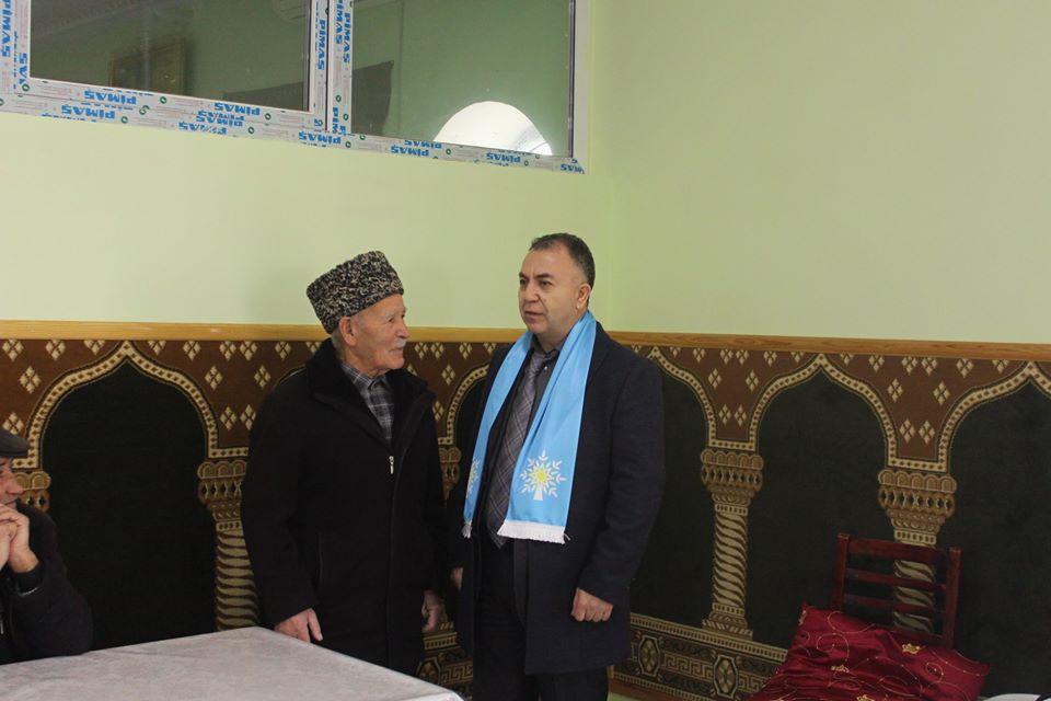 90 yaşlı ağsaqqal YAP-ın namizədi ilə görüşə velosipedlə gəldi - FOTO