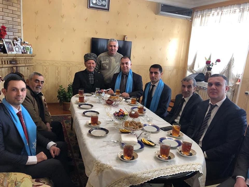 90 yaşlı ağsaqqal YAP-ın namizədi ilə görüşə velosipedlə gəldi - FOTO