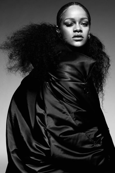 Ərəb milyarder sevgilisindən ayrılan Rihanna “qara”ya büründü - FOTO/VİDEO