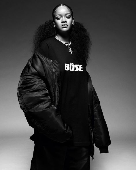 Ərəb milyarder sevgilisindən ayrılan Rihanna “qara”ya büründü - FOTO/VİDEO