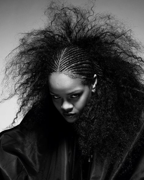 Ərəb milyarder sevgilisindən ayrılan Rihanna “qara”ya büründü - FOTO/VİDEO