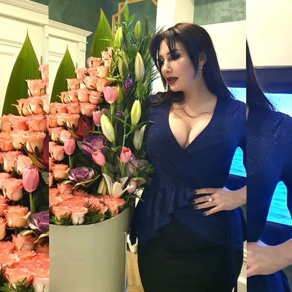Azərbaycanlı aktrisa dərin sinə dekoltesi ilə göz qamaşdırdı - FOTO