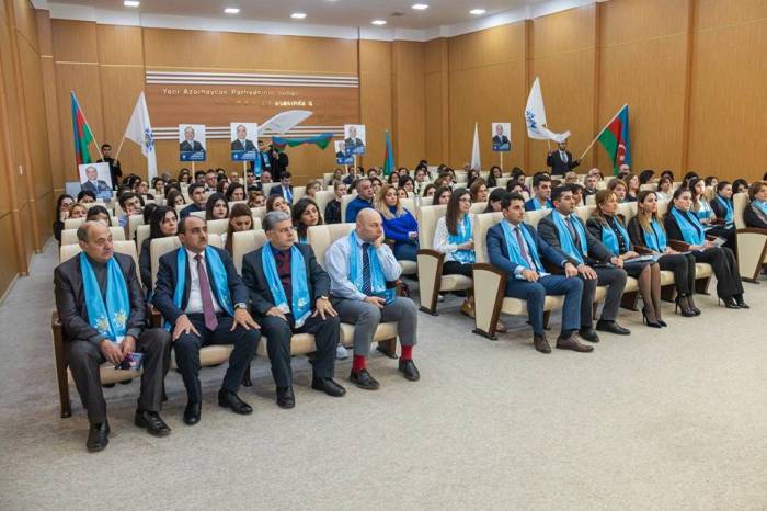 Kamaləddin Qafarov rayonun ziyalıları və M.Ə.Rəsulzadə qəsəbəsinin sakinləri ilə görüşüb