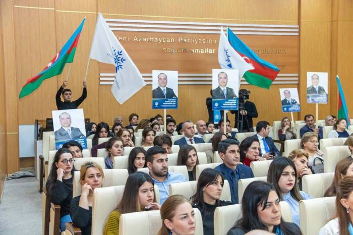 Kamaləddin Qafarov rayonun ziyalıları və M.Ə.Rəsulzadə qəsəbəsinin sakinləri ilə görüşüb