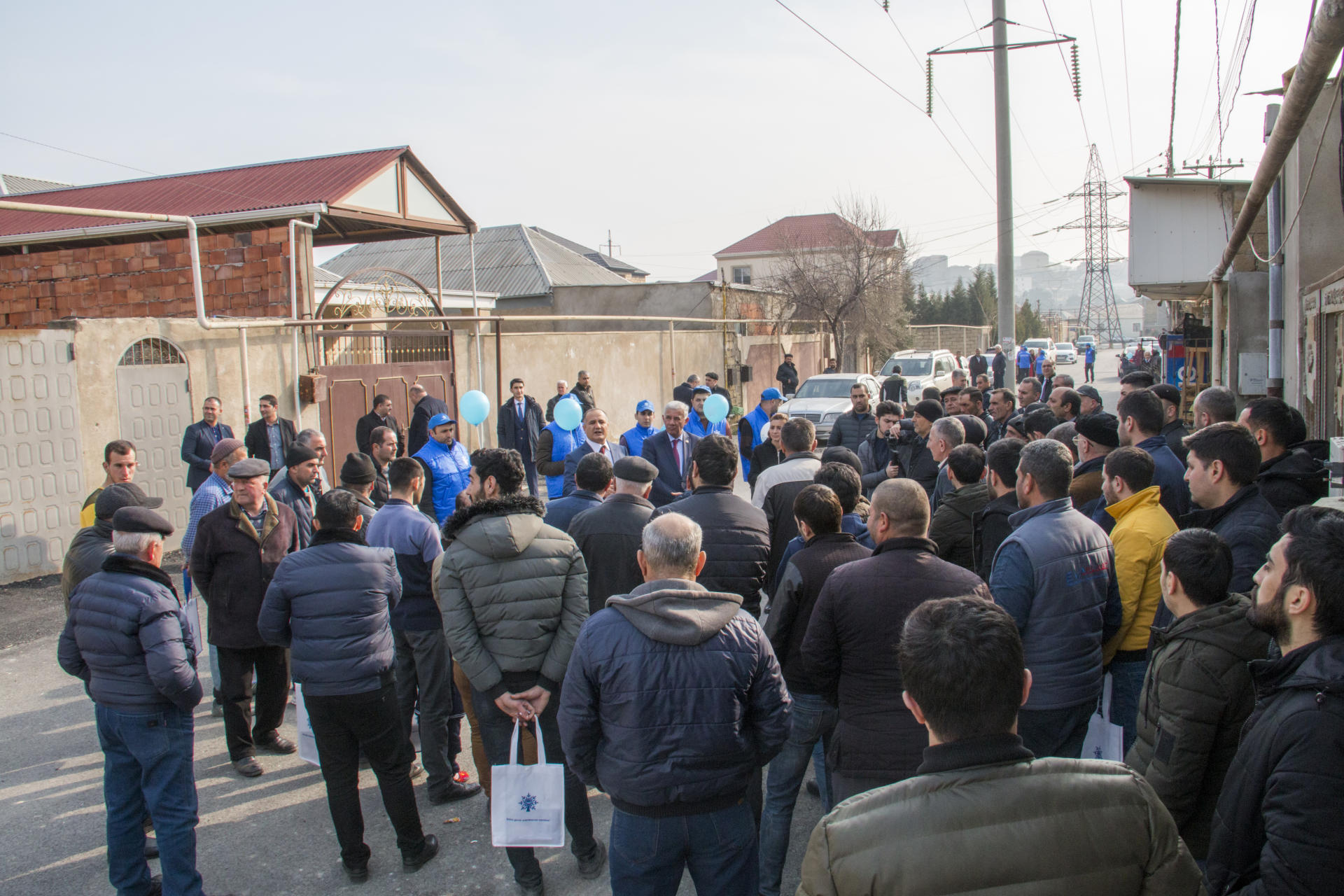 Kamaləddin Qafarov seçicilərlə görüşüb, Binəqədi gənclərini təbrik edib - FOTO