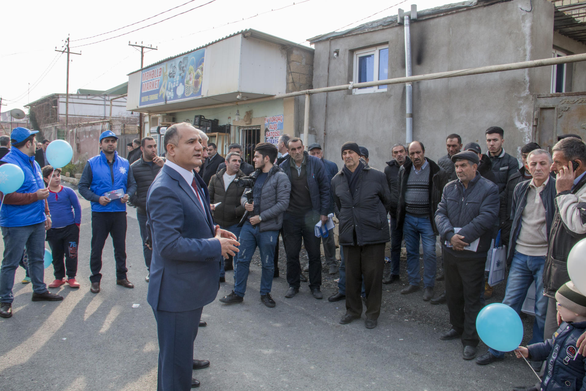 Kamaləddin Qafarov seçicilərlə görüşüb, Binəqədi gənclərini təbrik edib - FOTO