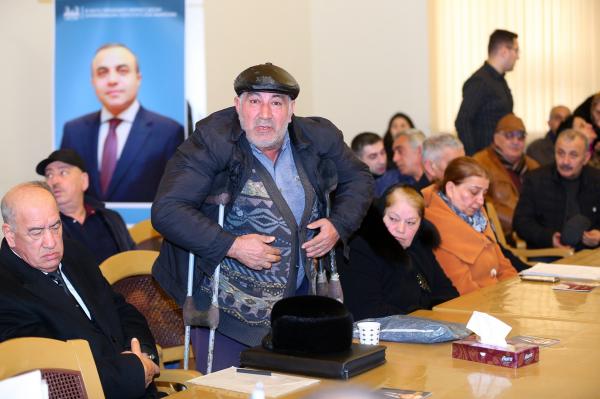 Azay Quliyev bu dəfə seçicilərlə öz qərargahında görüşdü – FOTOLAR