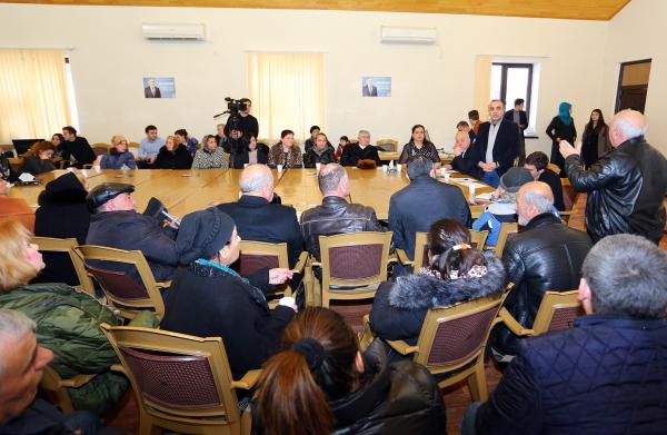 Azay Quliyev bu dəfə seçicilərlə öz qərargahında görüşdü – FOTOLAR