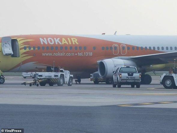 Pilot yardım edən sürücünün üstündən təyyarə ilə keçdi - VİDEO
