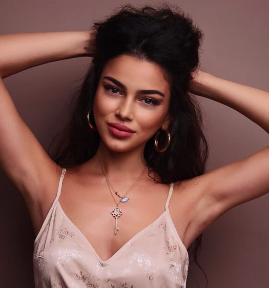 Azərbaycanlı seksual model “Dolce & Gabbana”nı saxtakarlıqda ittiham edir - FOTO/VİDEO