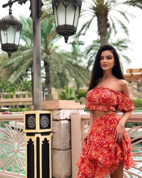 Azərbaycanlı seksual model “Dolce & Gabbana”nı saxtakarlıqda ittiham edir - FOTO/VİDEO