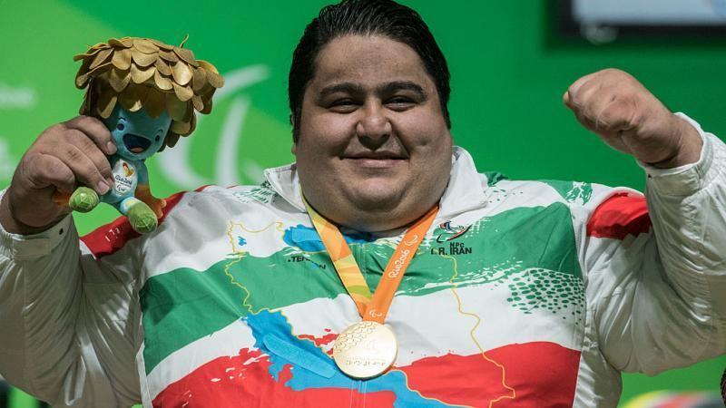 Beşqat dünya çempionu qorxunc xəstəlikdən dünyasını dәyişdi - İranda - FOTO
