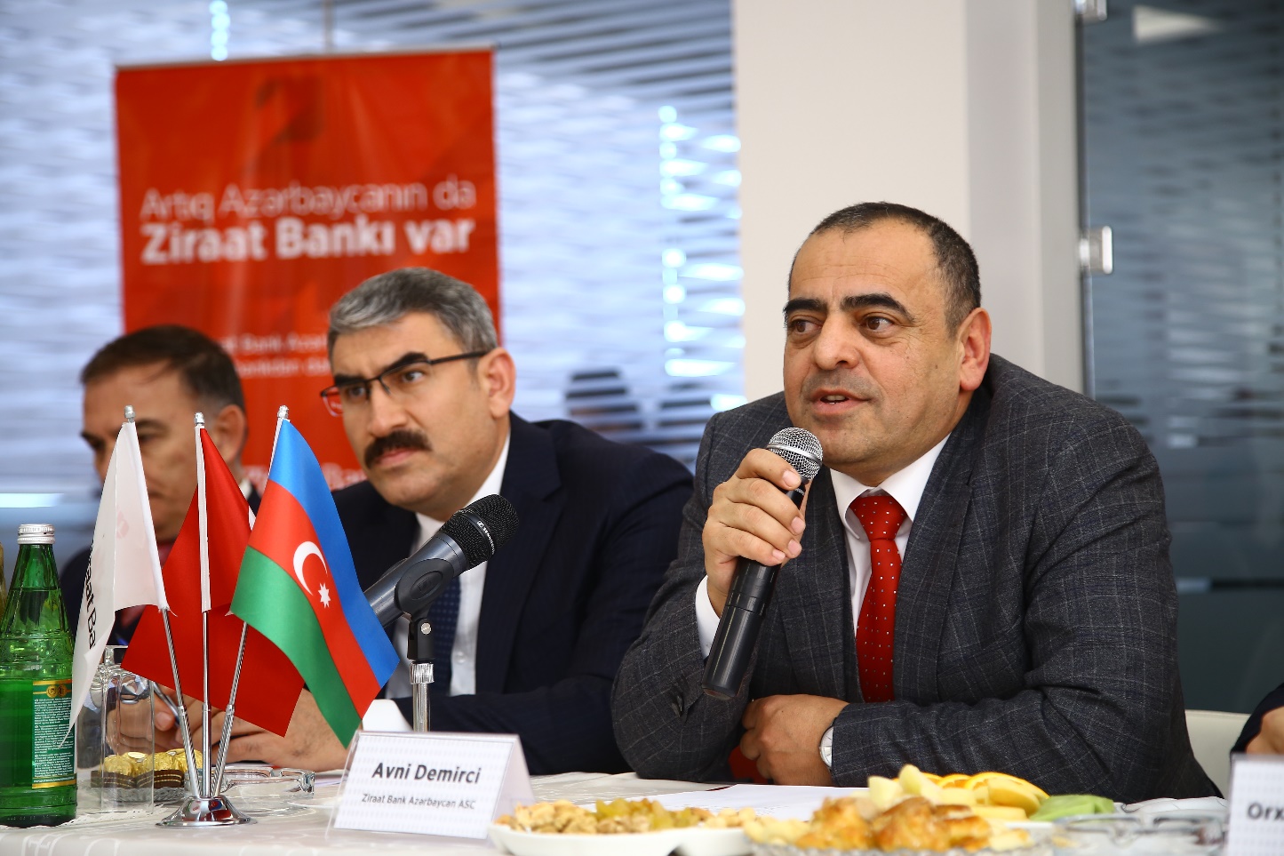 Ziraat Bankda KOB-larla bağlı “Dəyirmi Masa” toplanıb