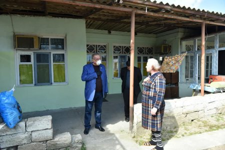 69 yaşlı Deputat Prezidentin evdə qal tövsiyyələrinə məhəl qoymur - FOTOFAKT
