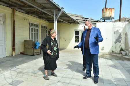 69 yaşlı Deputat Prezidentin evdə qal tövsiyyələrinə məhəl qoymur - FOTOFAKT