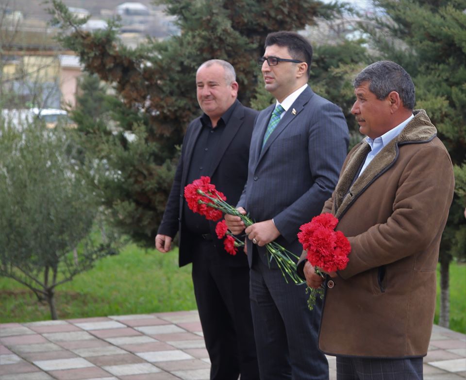 Torpaq su ilə qarışanda palçıq olur, qanla qarışanda VƏTƏN! – Millət vəkili aprel şəhidlərindən yazdı