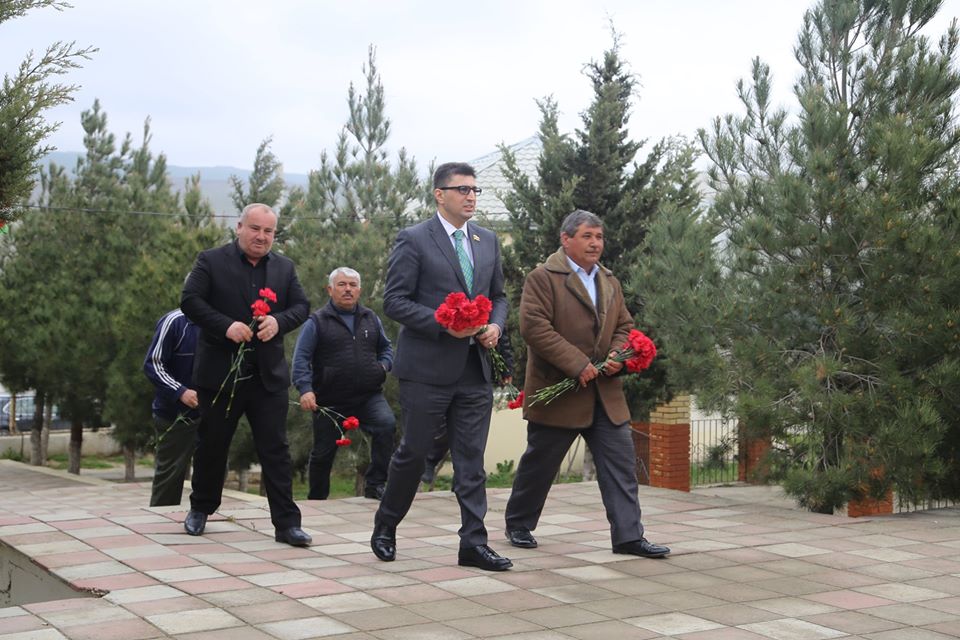 Torpaq su ilə qarışanda palçıq olur, qanla qarışanda VƏTƏN! – Millət vəkili aprel şəhidlərindən yazdı