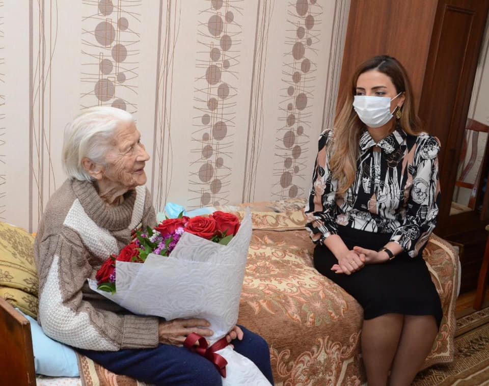 Millət vəkili Könül Nurullayeva müharibə veteranlarını evlərində təbrik etdi - FOTOLAR