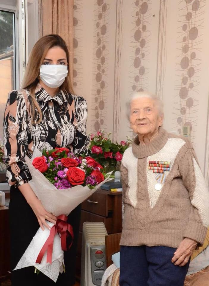 Millət vəkili Könül Nurullayeva müharibə veteranlarını evlərində təbrik etdi - FOTOLAR