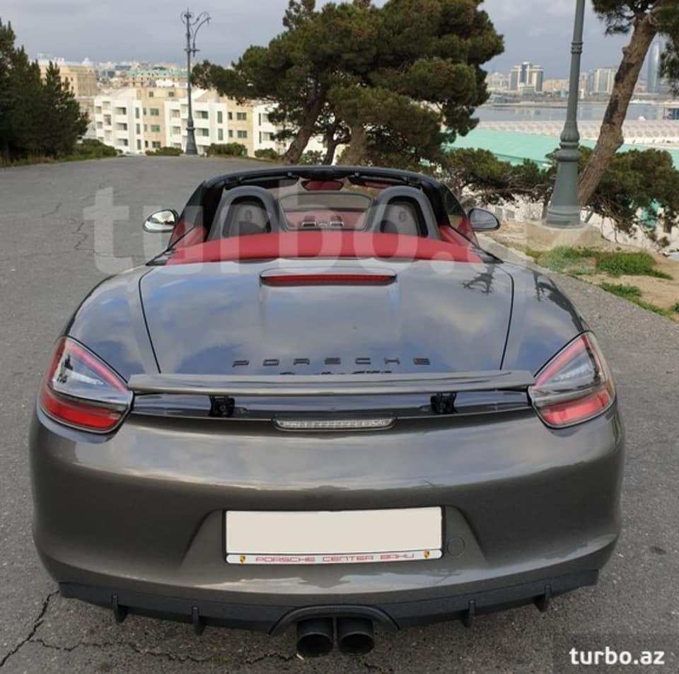 Milli Məclisin şöbə müdirindən “Porsche” ilə bağlı AÇIQLAMA: “Dostumundu…”