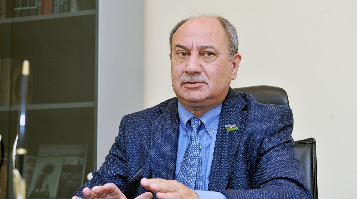 “Siyasət ağzına gələnləri danışanların yeri deyil” - RƏYLƏR
