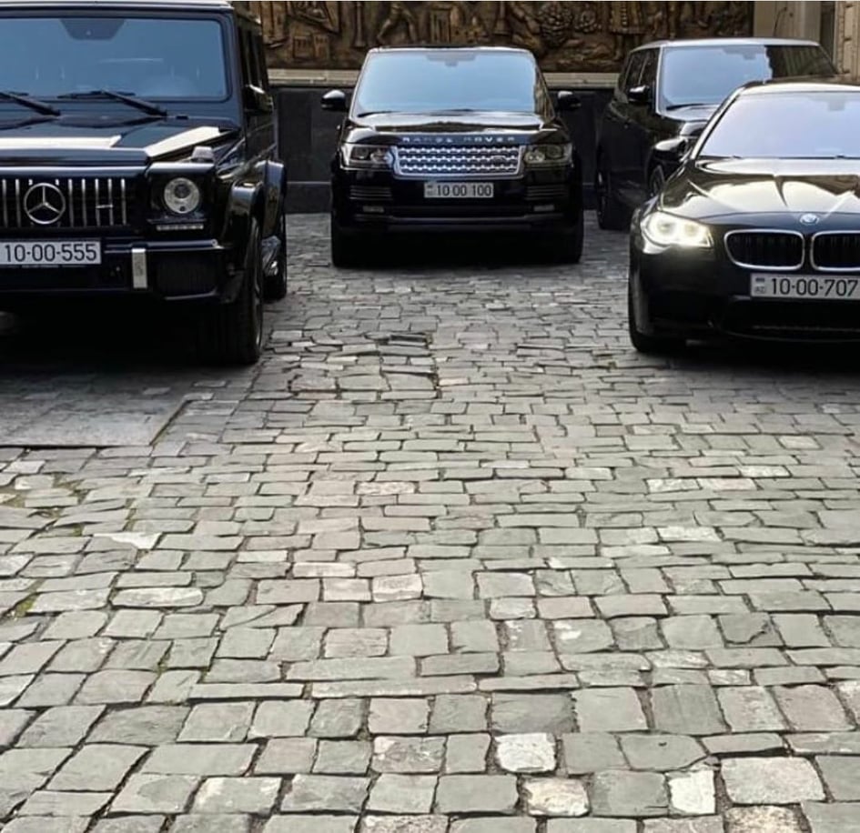 Azərbaycanda ən bahalı avtomobil nömrəsi kimə məxsusdur? - FOTOLAR