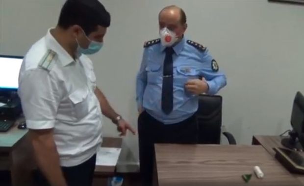 Rüşvətlə tutulan məmurun rəisi Ramiz Mehdiyevin qardaşı oğludur