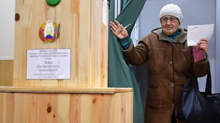 Lukaşenkonun 26 illik hakimiyyəti laxlayır? – Belarusda “imza inqilabı”, “axsaq ördək” ittihamı və prezidentin cavabı
