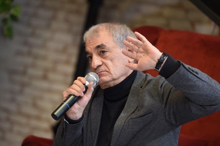 Fəxrəddin Manafov: "İmkanım olsaydı, qadınları taxtda əyləşdirərdim" - MÜSAHİBƏ