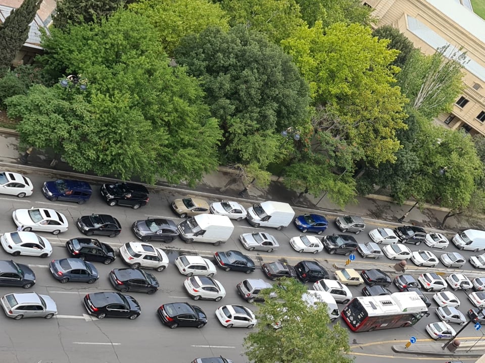 Bakıda tıxac yaranıb - DYP gözə dəymir