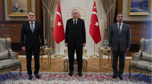 Mətbuat konfransındakı incə MƏQAMLAR