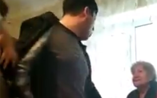 Videosu yayıldığı üçün işini itirən polislər... - Fotolar