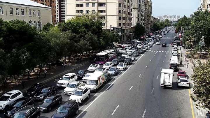 Bakının bu küçə və prospektinə giriş bağlanıb – Sürücülərin nəzərinə