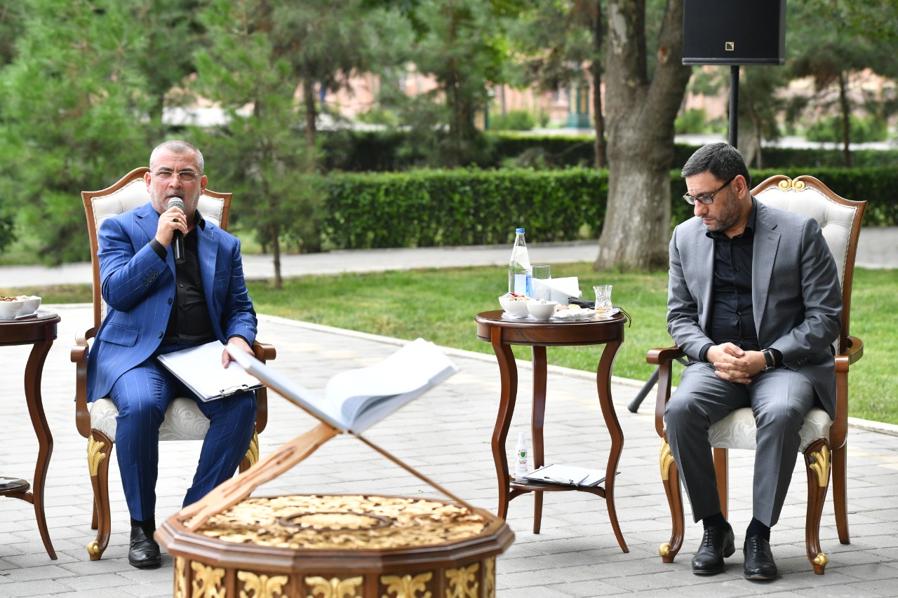 Prezidentin köməkçisi Gəncədə din xadimləri ilə görüşdü - FOTO