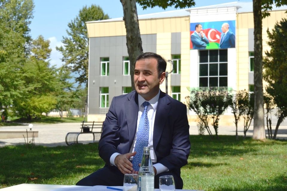 İcra başçısı yüksək bal toplayan abituriyentlərlə görüşüb - FOTO