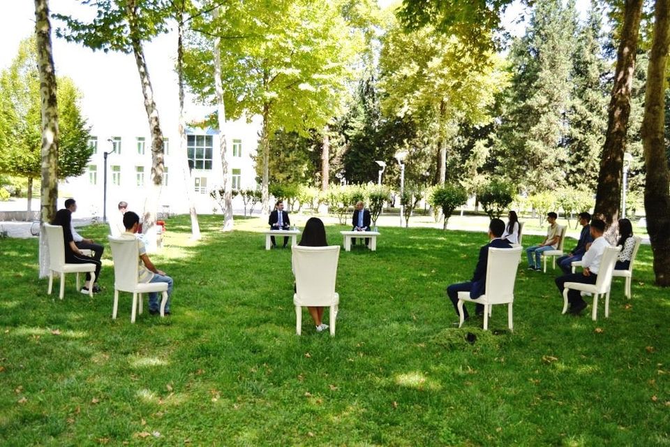 İcra başçısı yüksək bal toplayan abituriyentlərlə görüşüb - FOTO