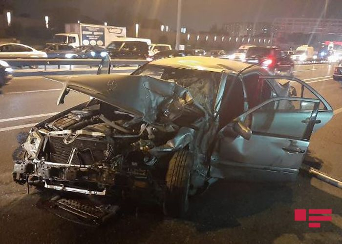 Qəzaya uğrayan avtomobilin sürücüsü zərbədən yol kənarına düşərək ölüb - FOTO