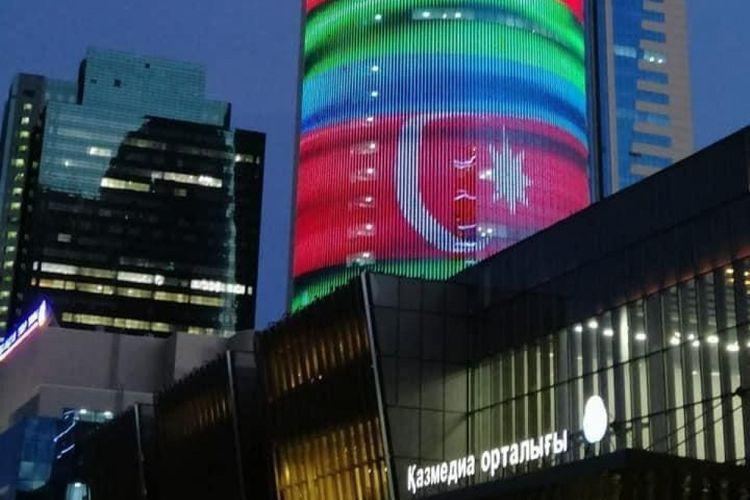 Qazaxıstandan Azərbaycana bayraqlı dəstək - FOTO