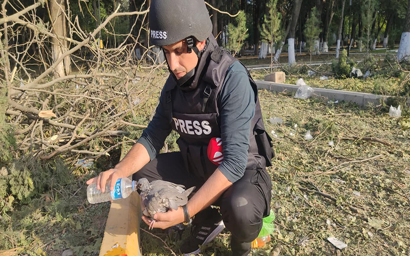 “Əlimdə mikrafon, çiynimdə isə doğmamın cəsədi vardı...” - Jurnalistin cəbhə qeydləri